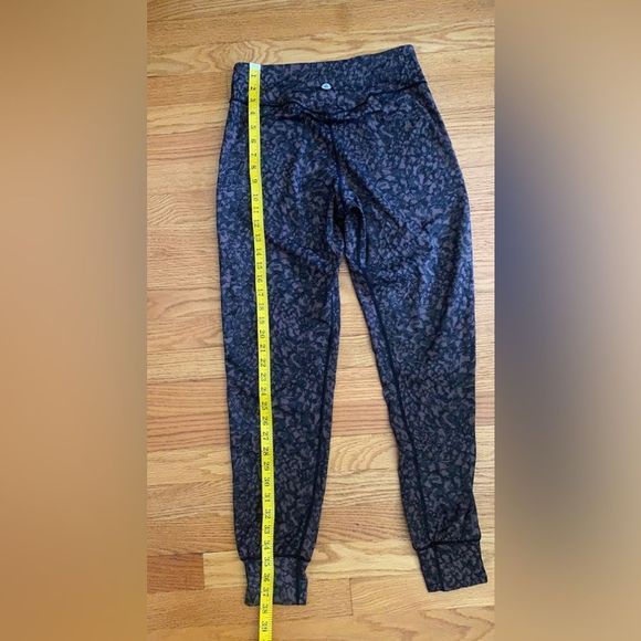 In great condition, Fety leggings, Size LARGE, Brown and black splash detail - Picture 7 of 8